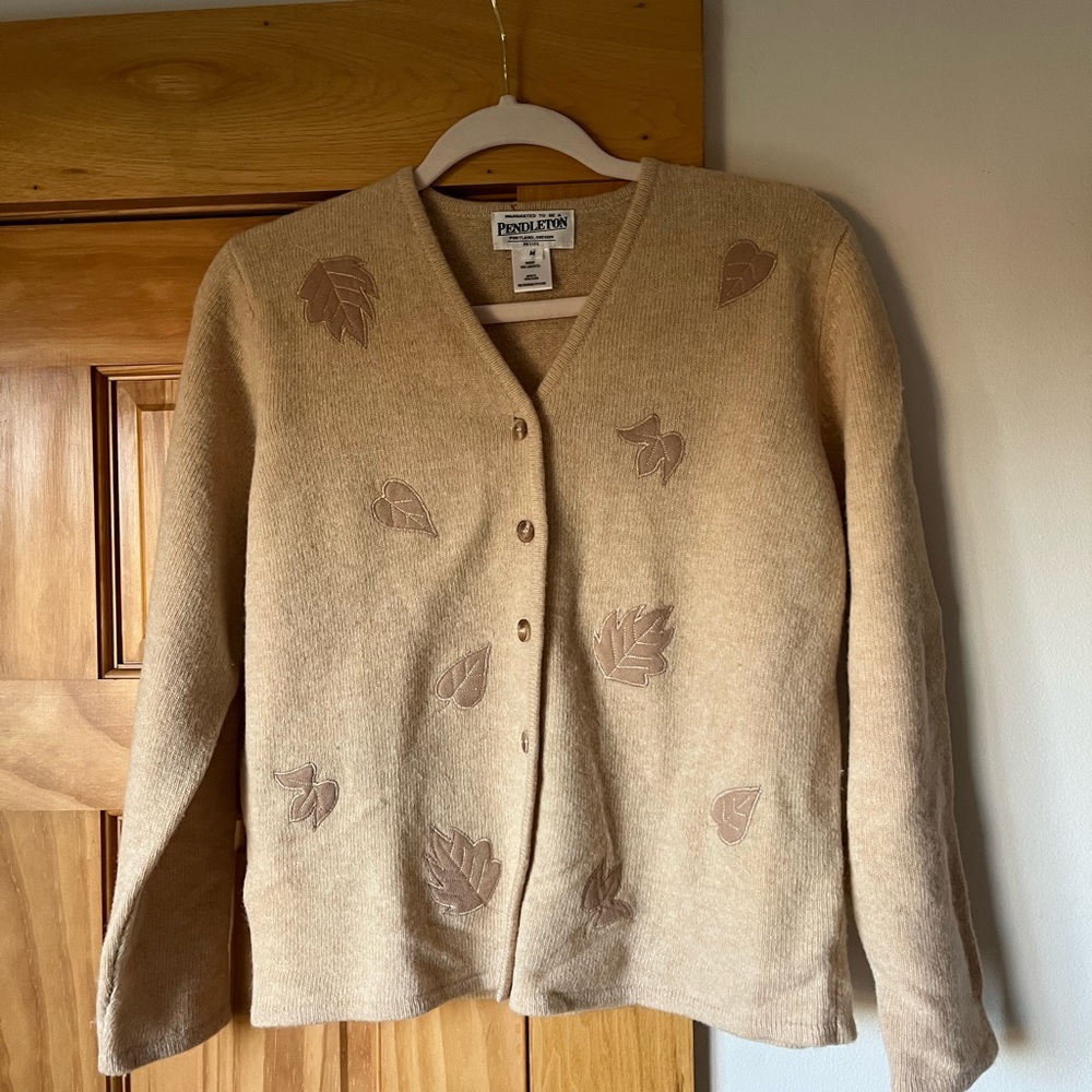 COPY - Beautiful Pendleton wool cream leaf sweater